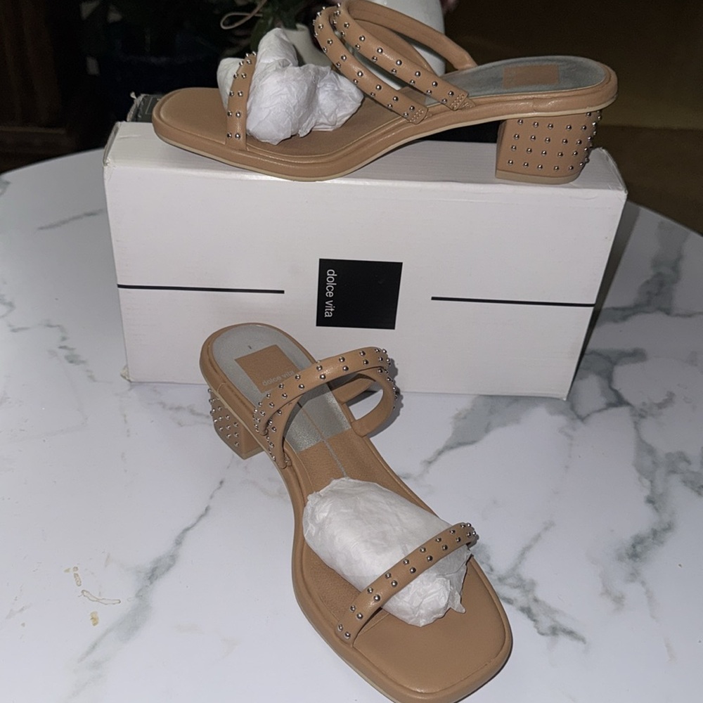 DOLCE VITA SANDALS, FAUX LEATHER, STUDDED, SIZE 8-1/2M - Picture 4 of 8
